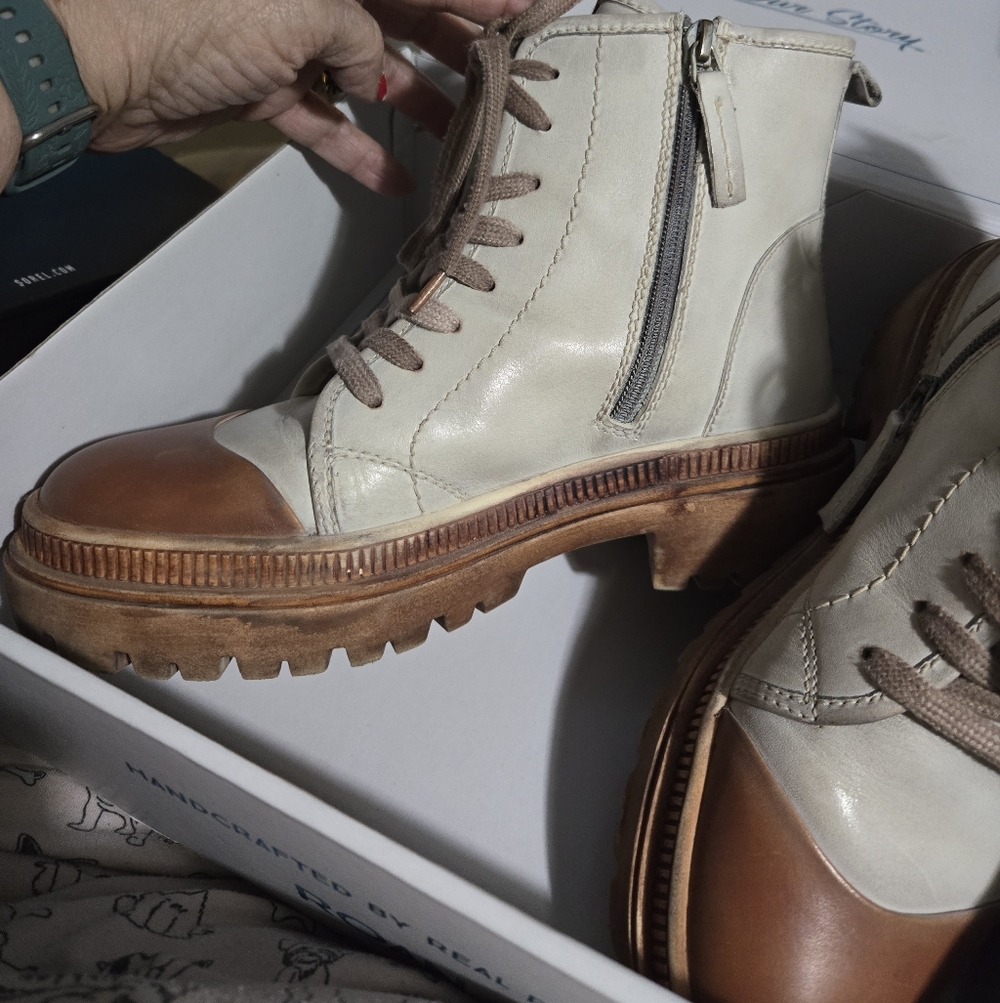 Roan Kinship Almond Bone HD Boots Size 9